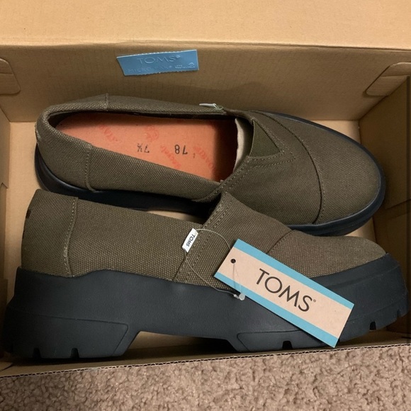 Toms Olive Green Combat Boots - Picture 2 of 3